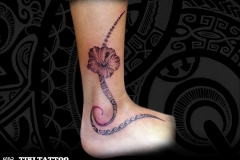 Tatouage_cheville_fleur_femme