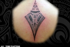 Tatouage_dos_nuque_femme