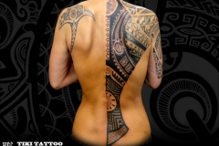 Tatouage_femme_dos_samoa