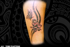 Tatouage_fleur_papillon-marquisien-TikiTattoo