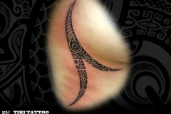 Tatouage_sous_poitrine_femme