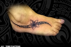 Tattoo_cheville_pied_fleur_femme