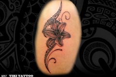 Tattoo_fleur_femme_cuisse