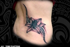 Tattoo_hanche-fleur-marquisienne