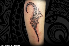 Tattoo_molet_fleur_arabesque_raie