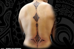 tattoo colone femme marquisien style mandala