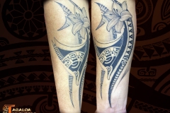 tatouage avant bras homme marquisien fleur