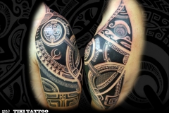 Tatouage_Tiki_Tattoo_epaule_bras