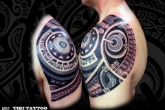 Tatouage_epaule_coiffe_homme_marquisien